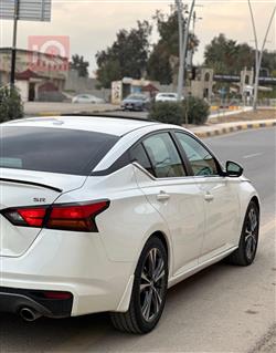 نيسان ألتيما